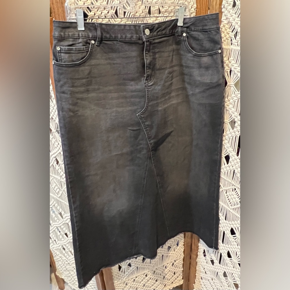NWOT black denim midi skirt size 16